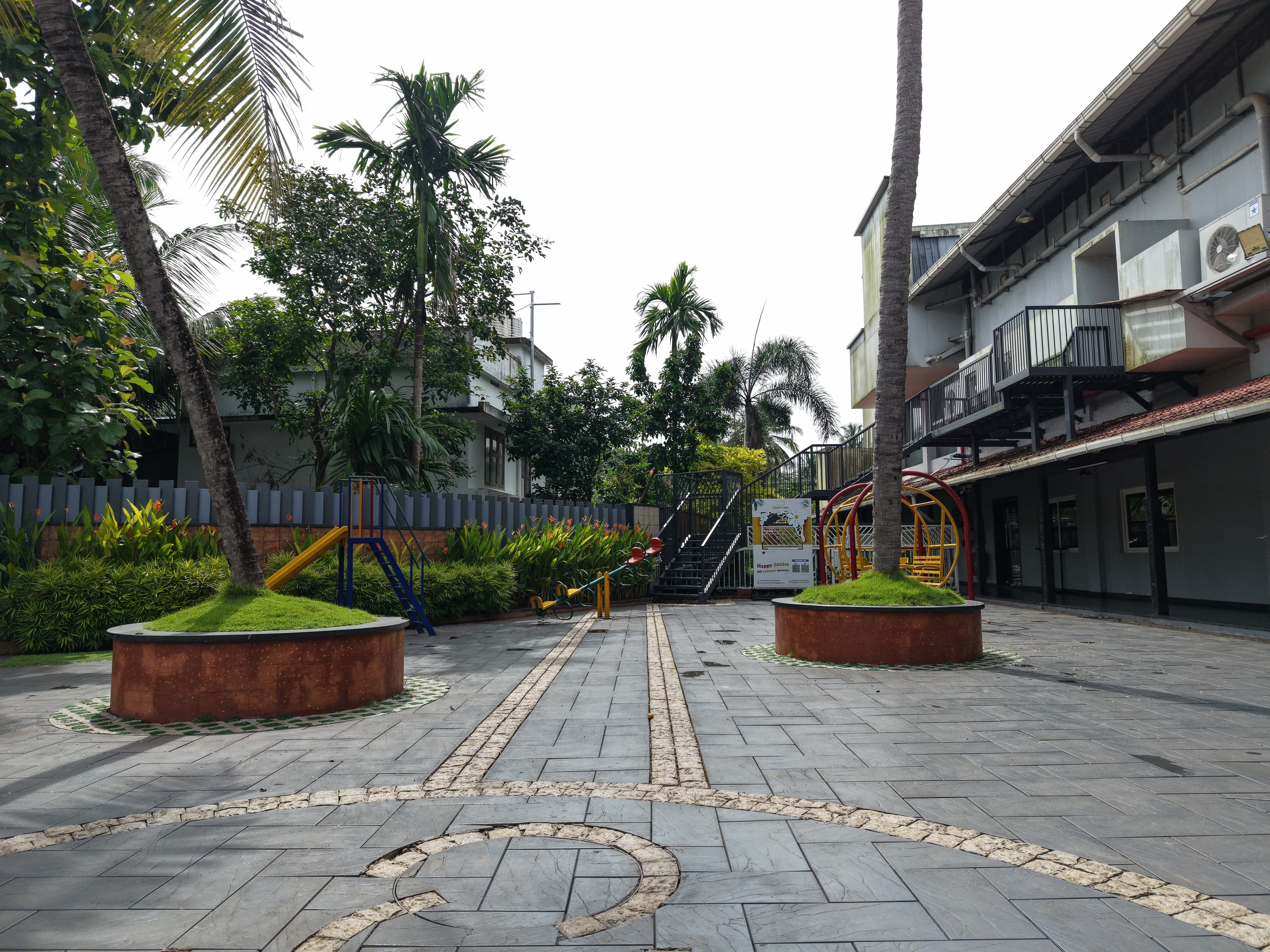 Open Event Courtyard & Children's Play Zone